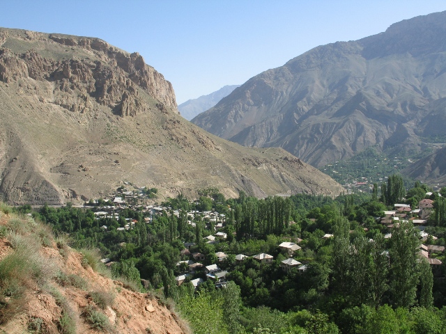 زمین کوهستانی وانا